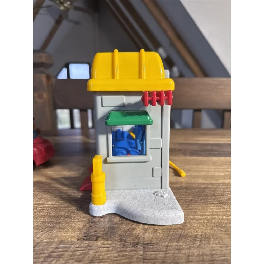 Fisher Price Little People Gas & Go Car Wash Playset W/ Tow Truck, 1 Figure VTG